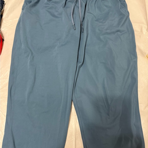 Womens Lululemon drawstring waste size 14 cinched ankles - Picture 1 of 5